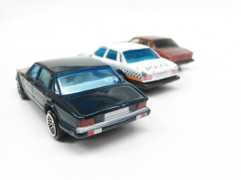 Illustration for article titled Threefer Thursday on the Thames: Jaaaag XJ40 edition